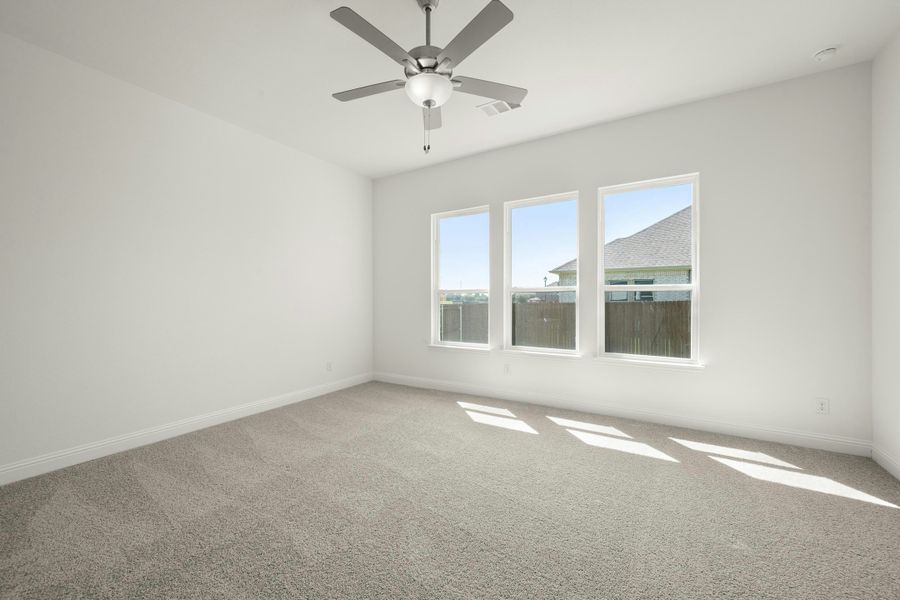 Spacious, unfurnished interior of a new home in Kentsdale Farms, DeSoto (Image 19).