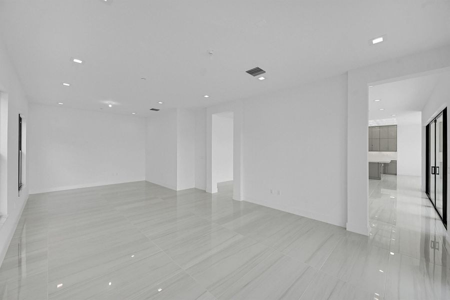 Spacious, unfurnished interior of a new home in Apex at Avenir, Palm Beach Gardens (Image 43).