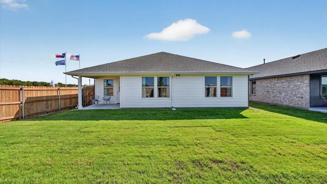Representative exterior details of a home built from the Texas Cali by D.R. Horton in Valley Brook, Fort Worth (Image 24).