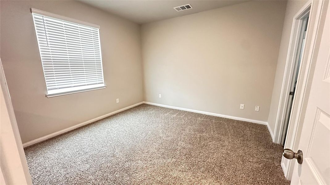 Spacious, unfurnished interior of a new home in Hunter's Creek, Huntsville (Image 15).