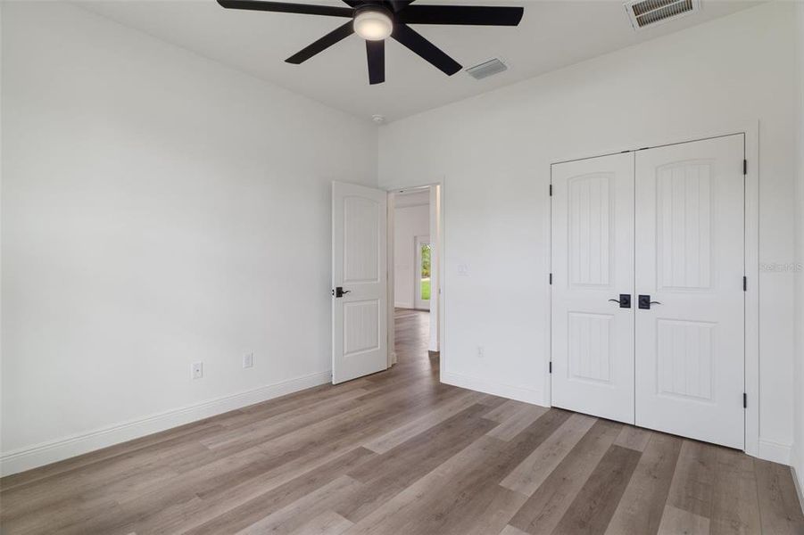 Spacious, unfurnished interior of a new home in , Weeki Wachee (Image 27).