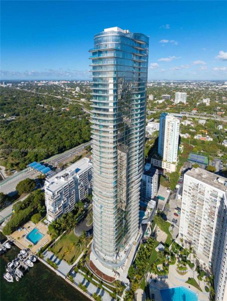 Condo located in Miami, FL showcasing its design and architecture (Image 14). Condo located in Miami, FL showcasing its design and architecture (Image 14).