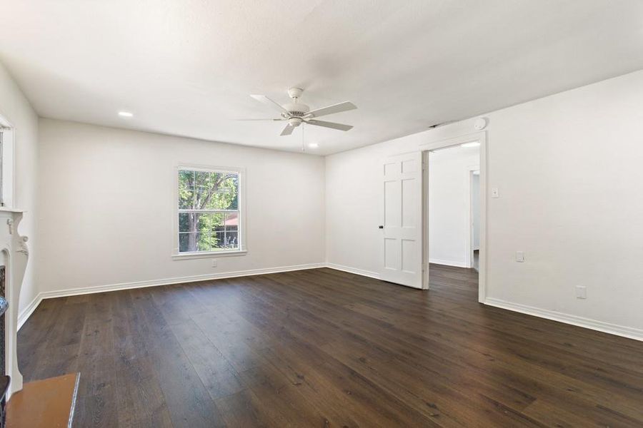 Spacious, unfurnished interior of a new home in , Mineola (Image 31).