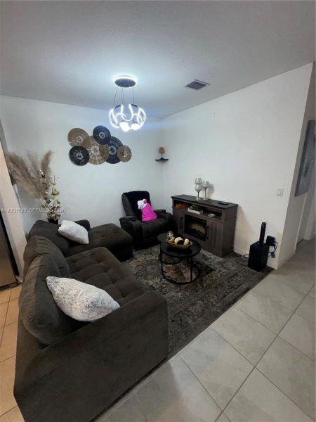 Furnished interior view inside a new home in , Homestead (Image 36).