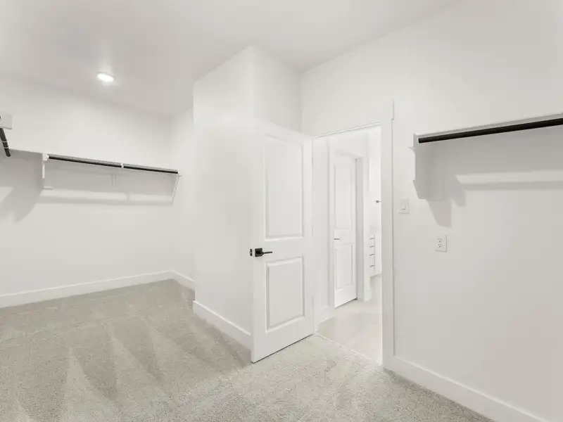 Spacious, unfurnished interior of a new home in Waverly Estates, Nevada (Image 26).