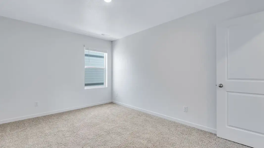 Spacious, unfurnished interior of a new home in Vista Meadows, Fort Lupton (Image 21).