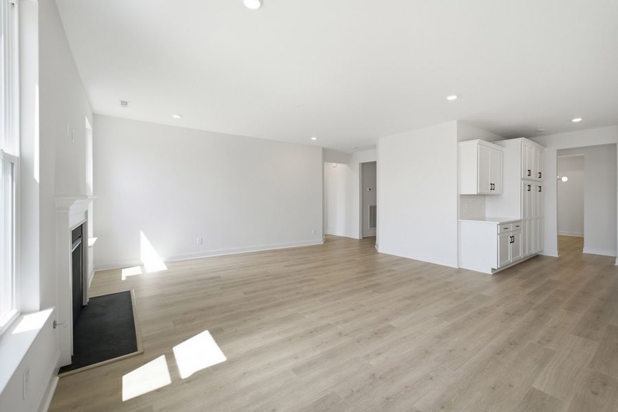 Spacious, unfurnished interior of a new home in Dorris Farm, White House (Image 46).