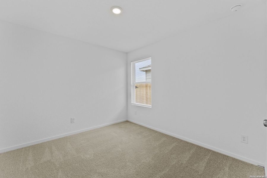 Spacious, unfurnished interior of a new home in Spring Grove, St. Hedwig (Image 19).