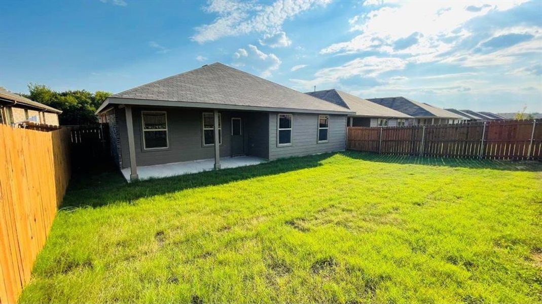 D.R. Horton's Kingston Floorplan - All Home and community information, including pricing, included features, terms, availability and amenities, are subject to change at any time without notice or obligation. All Drawings, pictures, photographs, video, square footages, floor plans, elevations, features, colors and sizes are approximate for illustration purposes only and will vary from the homes as built. D.R. Horton's Kingston Floorplan - All Home and community information, including pricing, included features, terms, availability and amenities, are subject to change at any time without notice or obligation. All Drawings, pictures, photographs, video, square footages, floor plans, elevations, features, colors and sizes are approximate for illustration purposes only and will vary from the homes as built.