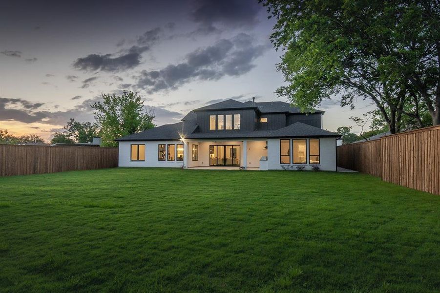Exterior details and patio area of a home in , Dallas (Image 3).