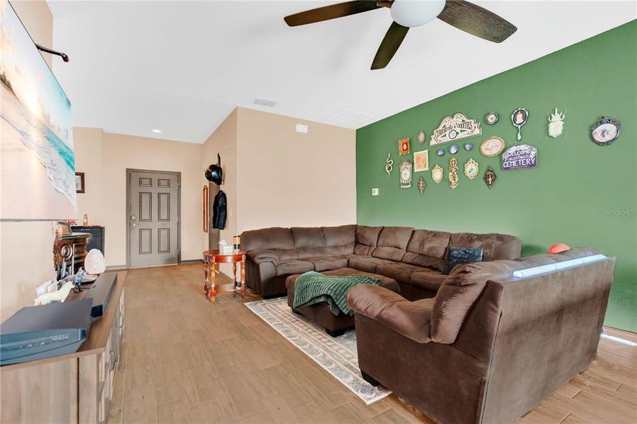 Furnished interior view inside a new home in Thompson Preserve, Bartow (Image 11). Furnished interior view inside a new home in Thompson Preserve, Bartow (Image 11).