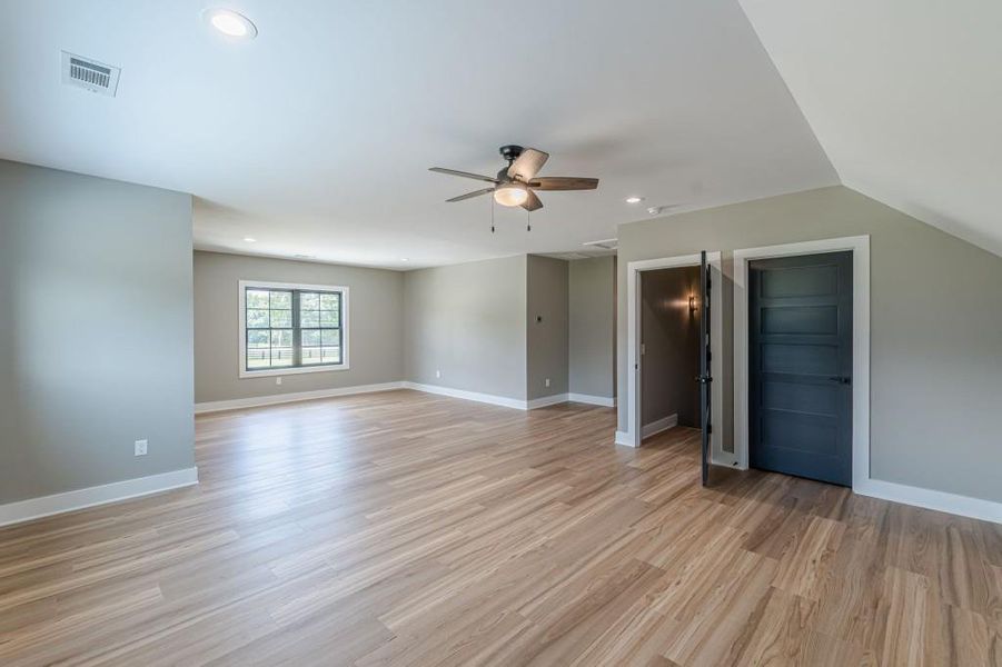 Spacious, unfurnished interior of a new home in , Bremen (Image 33).