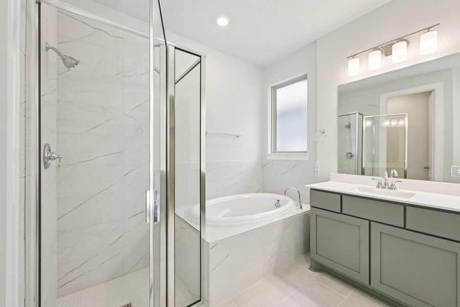 Furnished interior view inside a new home in Evergreen 40', Conroe (Image 14).