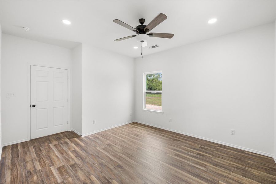 Spacious, unfurnished interior of a new home in , Lexington (Image 20).