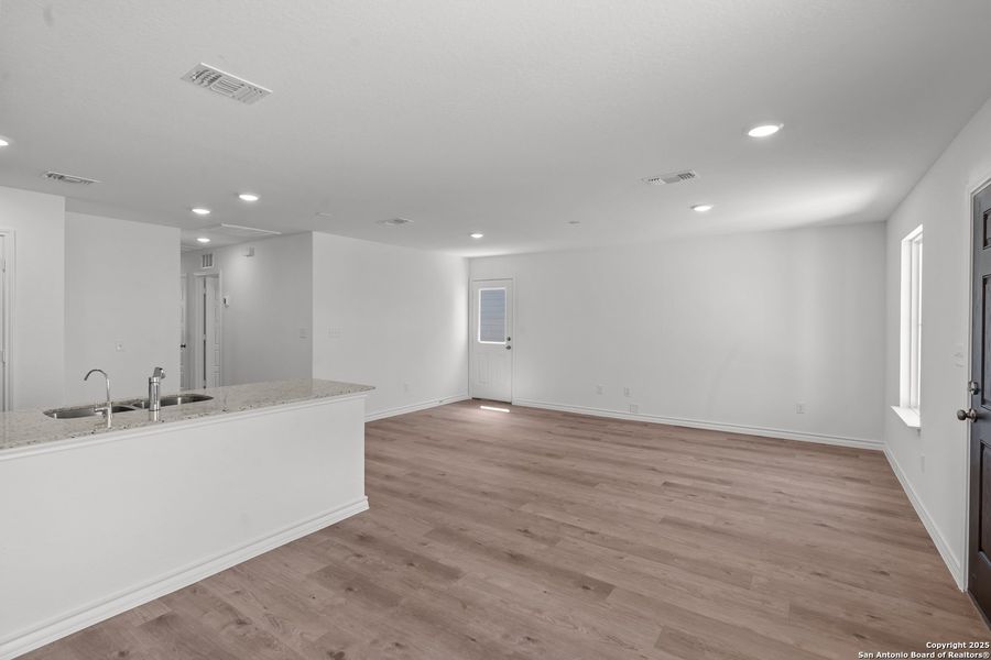 Spacious, unfurnished interior of a new home in Vista Real, Converse (Image 23).