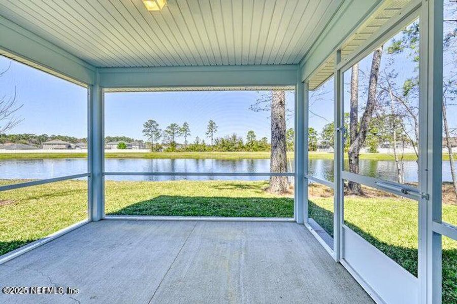 Exterior details and patio area of a home in , Jacksonville (Image 8).