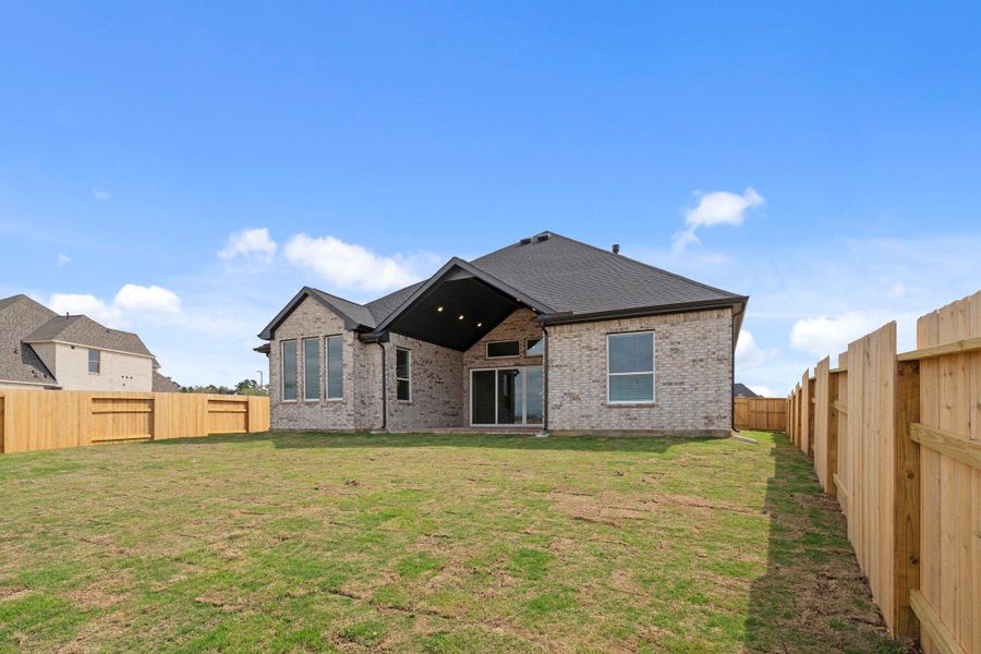 Exterior details and patio area of a home in Briarley, Montgomery (Image 4).