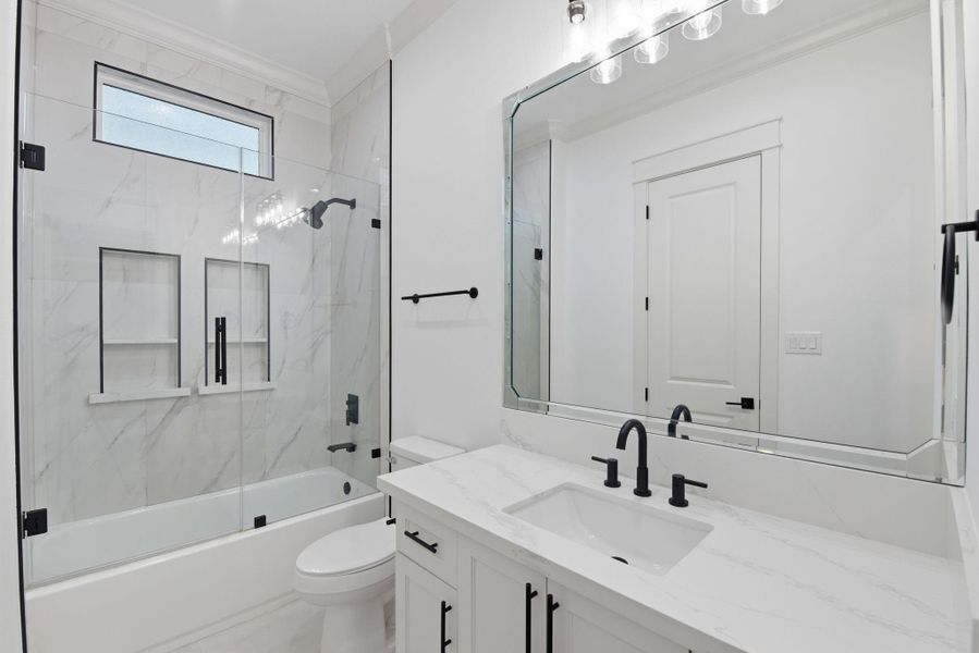 Private Bath to secondary bedroom