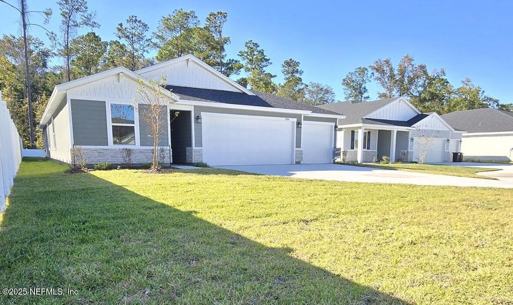 Exterior details and patio area of a home in Azalea Creek, Jacksonville (Image 20). Exterior details and patio area of a home in Azalea Creek, Jacksonville (Image 20).