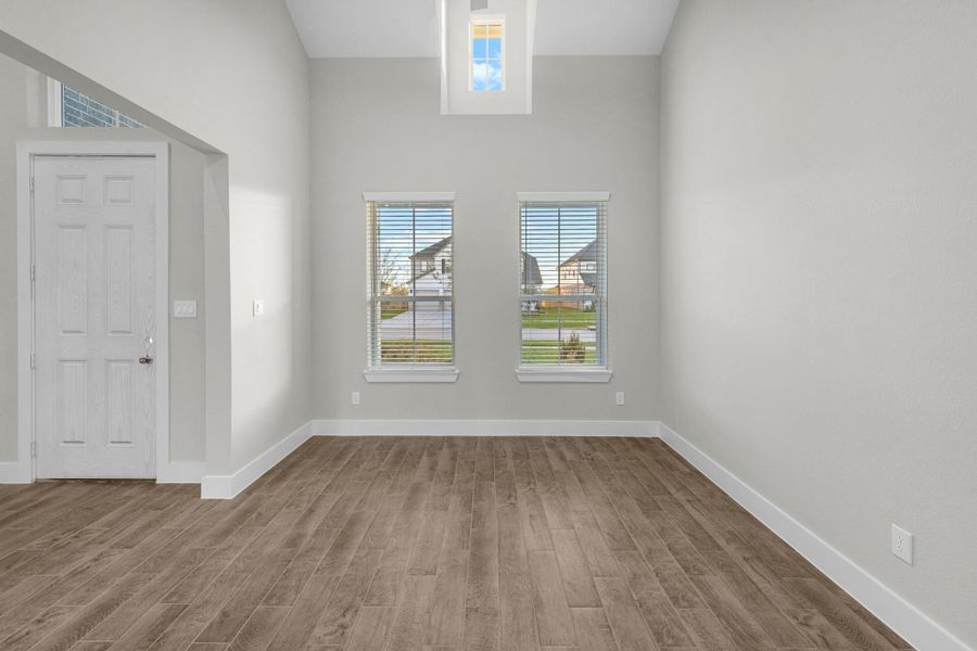 Spacious, unfurnished interior of a new home in Briarwood Crossing, Rosenberg (Image 19).