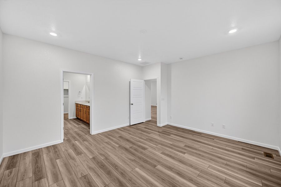 Spacious, unfurnished interior of a new home in The Aurora Highlands, Aurora (Image 21). Spacious, unfurnished interior of a new home in The Aurora Highlands, Aurora (Image 21).