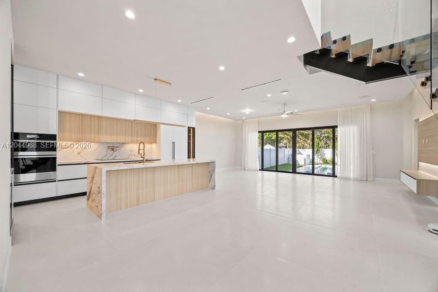 Spacious, unfurnished interior of a new home in , Fort Lauderdale (Image 39).