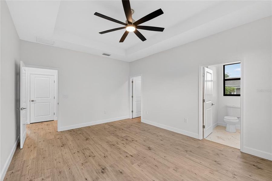 Spacious, unfurnished interior of a new home in , North Port (Image 20).