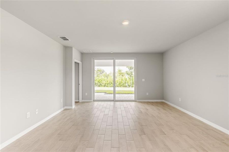 Spacious, unfurnished interior of a new home in Sea Cove, Punta Gorda (Image 13). Spacious, unfurnished interior of a new home in Sea Cove, Punta Gorda (Image 13).