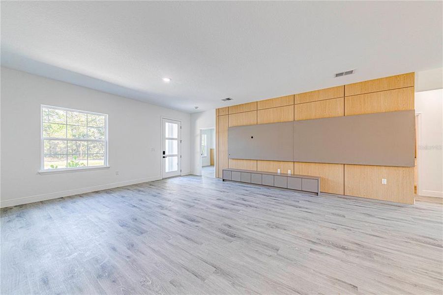 Spacious, unfurnished interior of a new home in , Citrus Springs (Image 27).