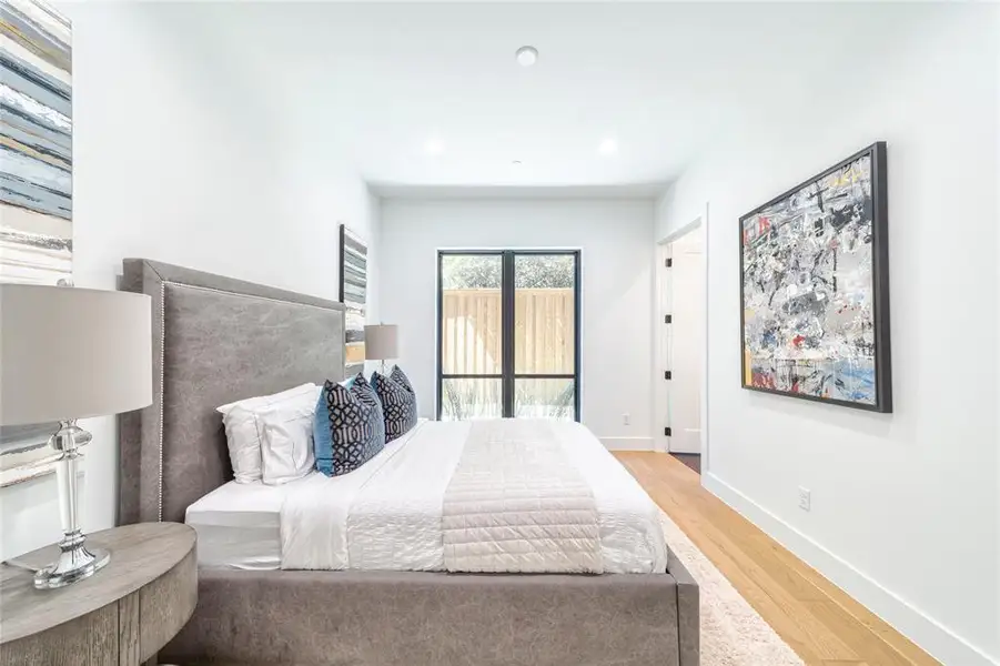 Furnished interior view inside a new home in , Dallas (Image 33). Furnished interior view inside a new home in , Dallas (Image 33).