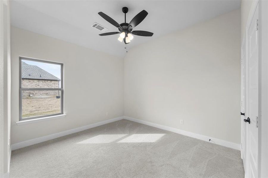 Spacious, unfurnished interior of a new home in , Waxahachie (Image 27).