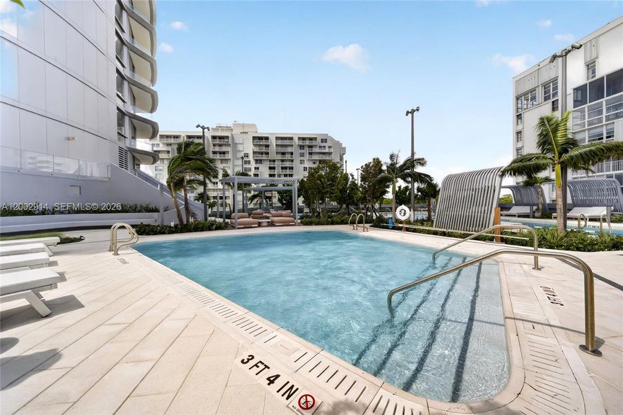 Condo located in Miami, FL showcasing its design and architecture (Image 37).