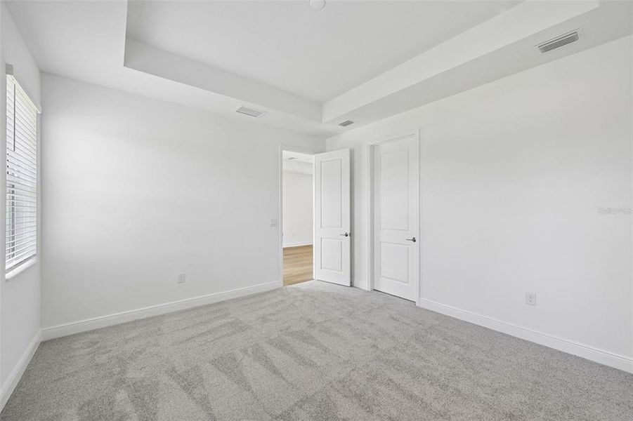 Spacious, unfurnished interior of a new home in Grand Park, Sarasota (Image 20).