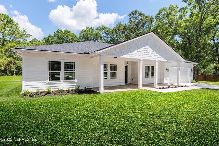 Exterior details and patio area of a home in , Middleburg (Image 3).