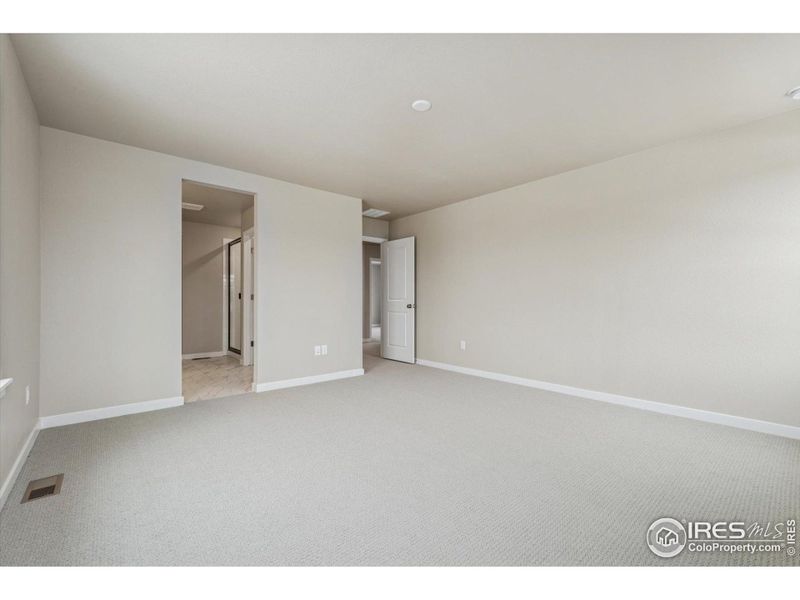 Spacious, unfurnished interior of a new home in The Overlook at Johnstown Farms, Johnstown (Image 34).