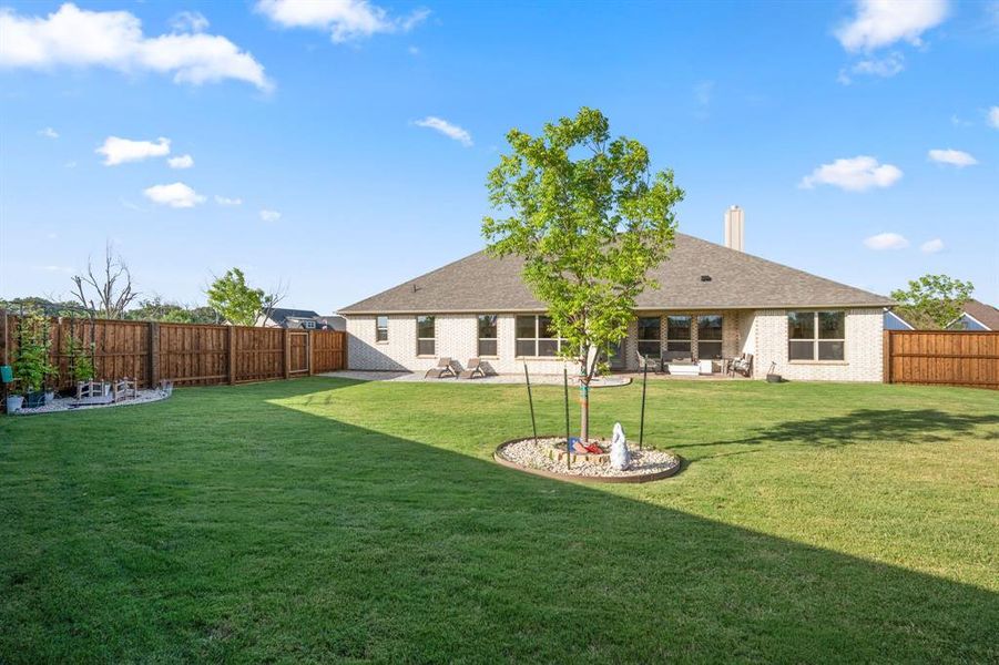 Exterior details and patio area of a home in Pecan Plantation, Granbury (Image 25).