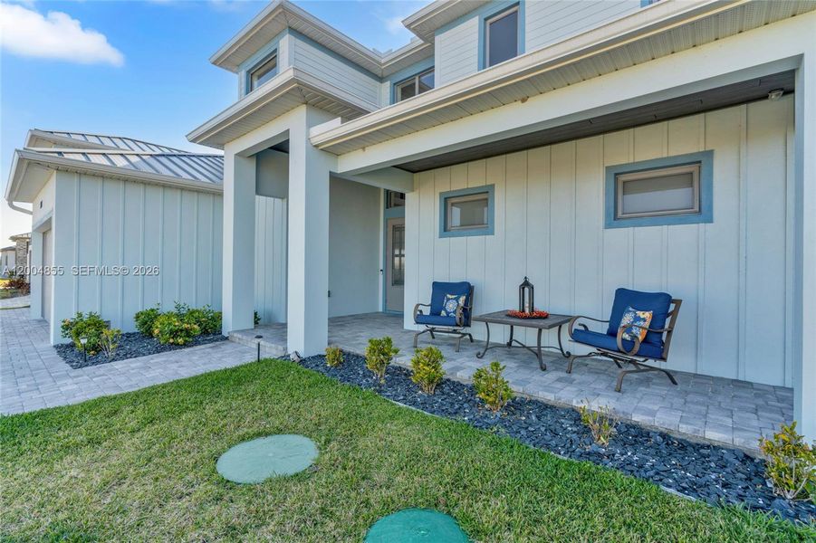 Exterior details and patio area of a home in , Cape Coral (Image 30).