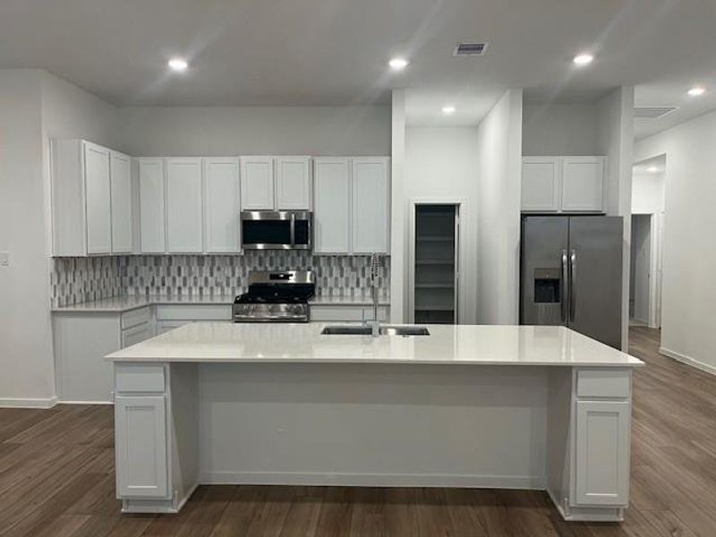 Pictures are representative of same floor plan - not the actual home Pictures are representative of same floor plan - not the actual home