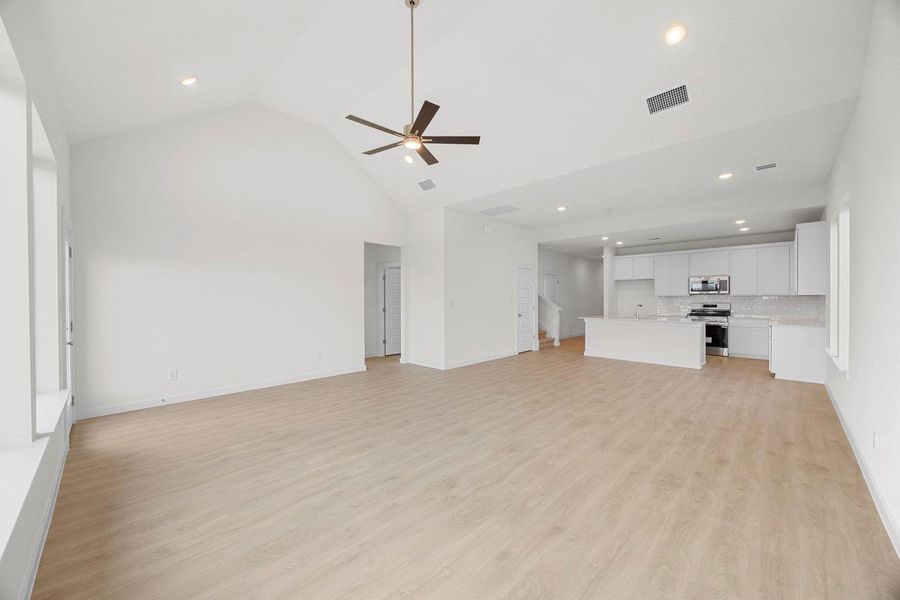 Spacious, unfurnished interior of a new home in Prairie Winds, Hutto (Image 26).