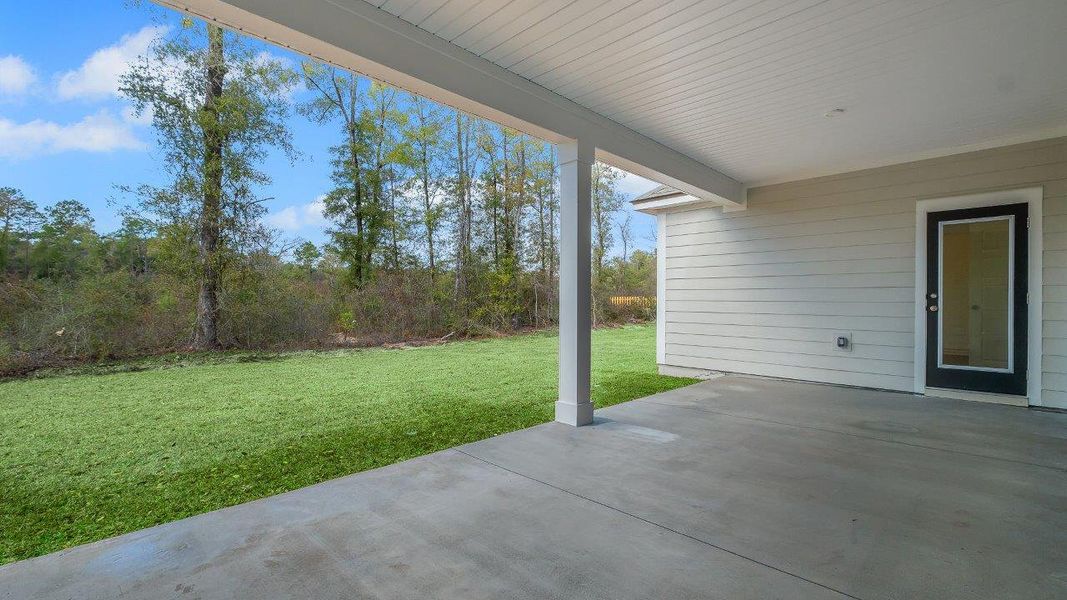 Representative exterior details of a home built from the The Mckenzie by D.R. Horton in Greystone, Crawfordville (Image 3).