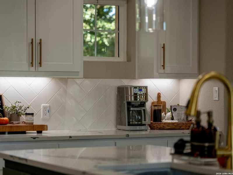Close-up of interior finishes inside a home in , La Vernia (Image 47).