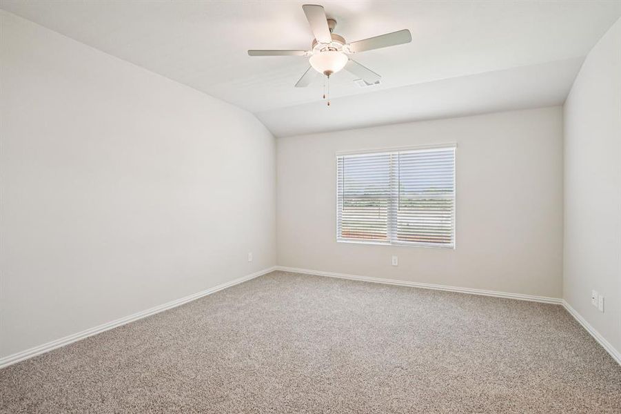 Spacious, unfurnished interior of a new home in Westmoor, Sherman (Image 15).