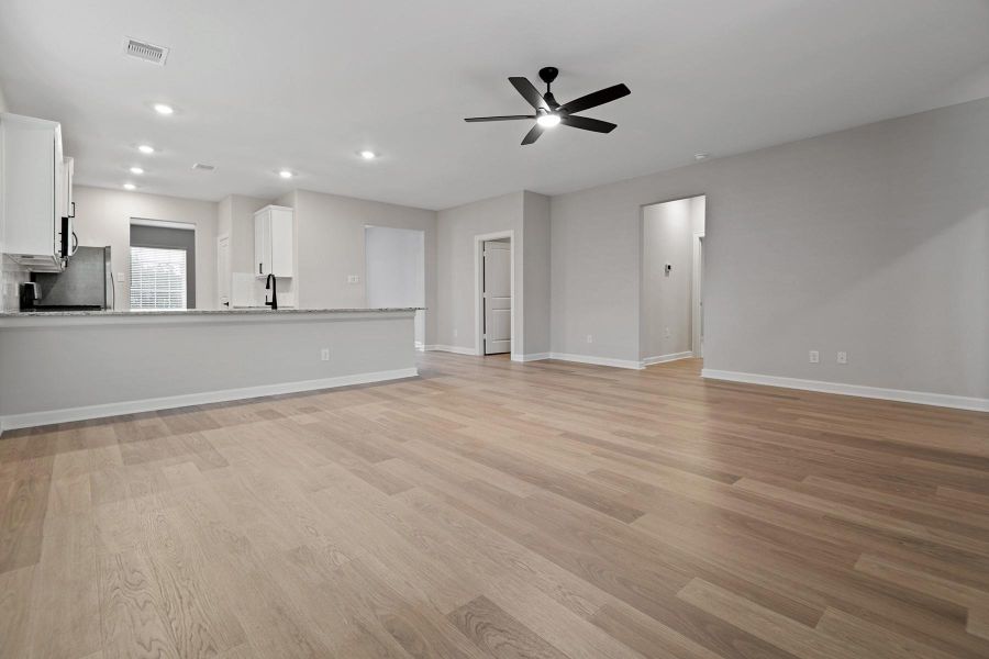 Spacious, unfurnished interior of a new home in Magnolia Woods, Magnolia (Image 9).