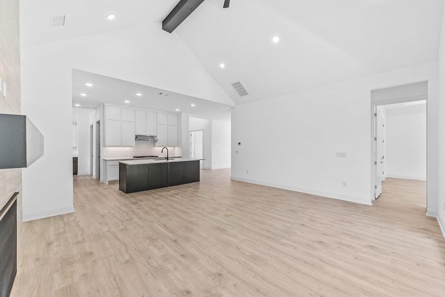 Spacious, unfurnished interior of a new home in Provence - 60', Austin (Image 23).