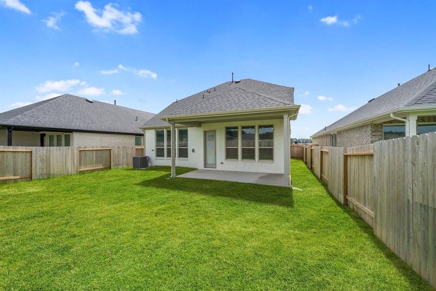 Front exterior of a new home in Montgomery Bend, Montgomery, TX, highlighting curb appeal (Image 14). Front exterior of a new home in Montgomery Bend, Montgomery, TX, highlighting curb appeal (Image 14).