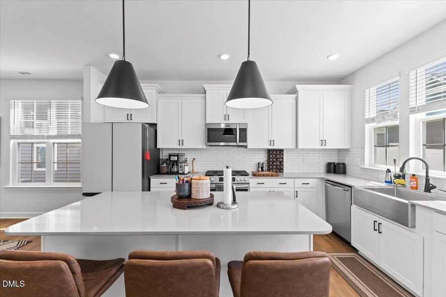 18-33 Pear Blossom Pkwy