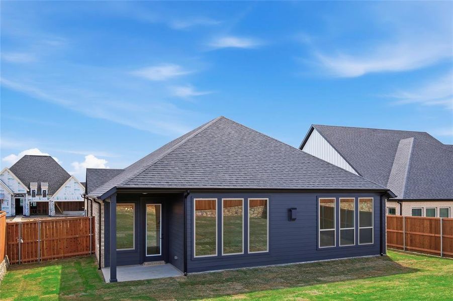 Exterior details and patio area of a home in Talon Hills, Fort Worth (Image 4).