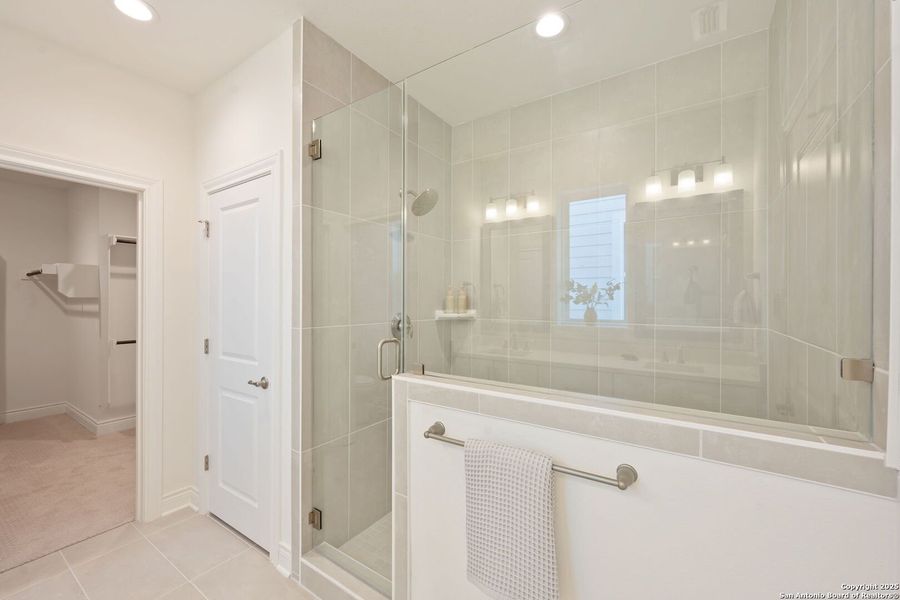 Furnished interior view inside a new home in Town Creek, New Braunfels (Image 4).