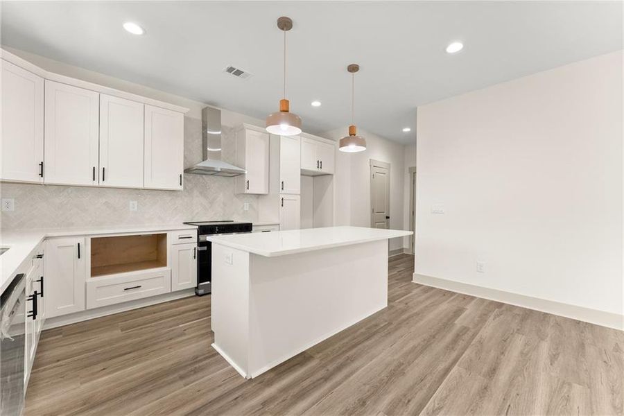 Furnished interior view inside a new home in , Clarkesville (Image 4).
