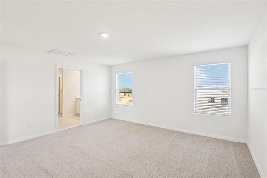 Spacious, unfurnished interior of a new home in Hilltop Vistas, Dade City (Image 27).